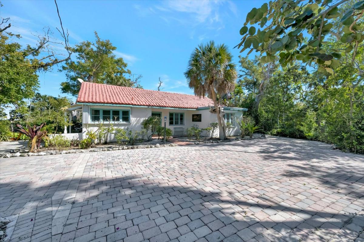 House for rent at 4237 Higel Ave, Sarasota, FL 34242
