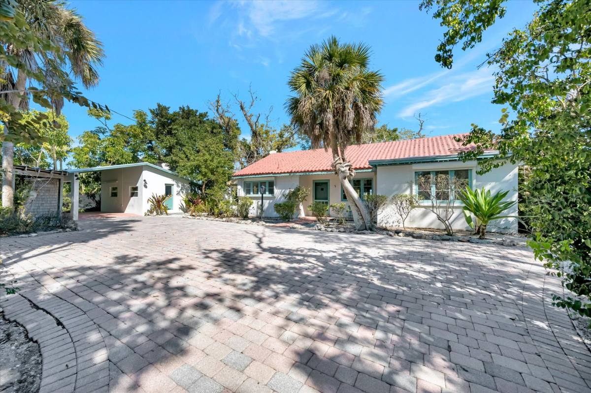 House for rent at 4237 Higel Ave, Sarasota, FL 34242