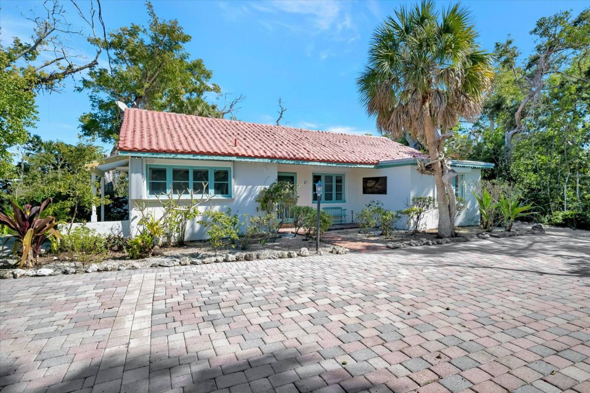 House for rent at 4237 Higel Ave, Sarasota, FL 34242