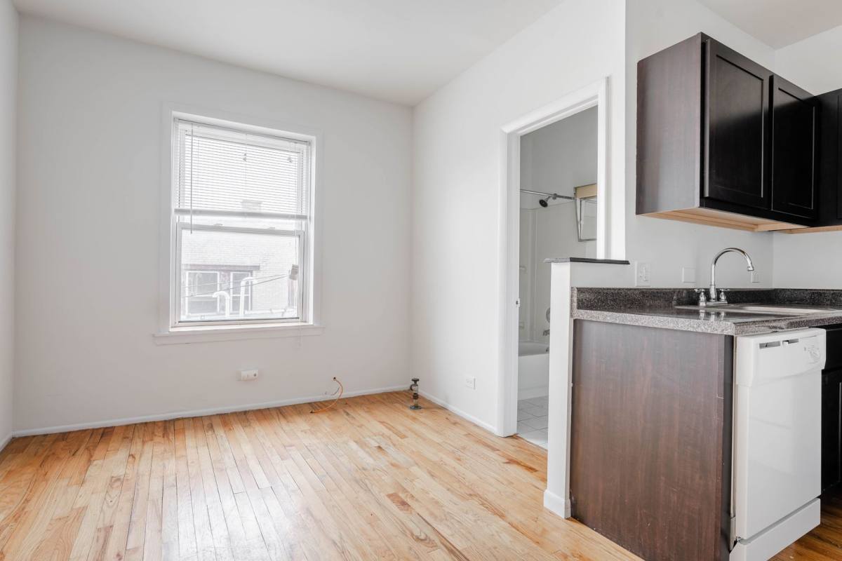 Apartment for rent at 4615 N Malden St, Chicago, IL 60640