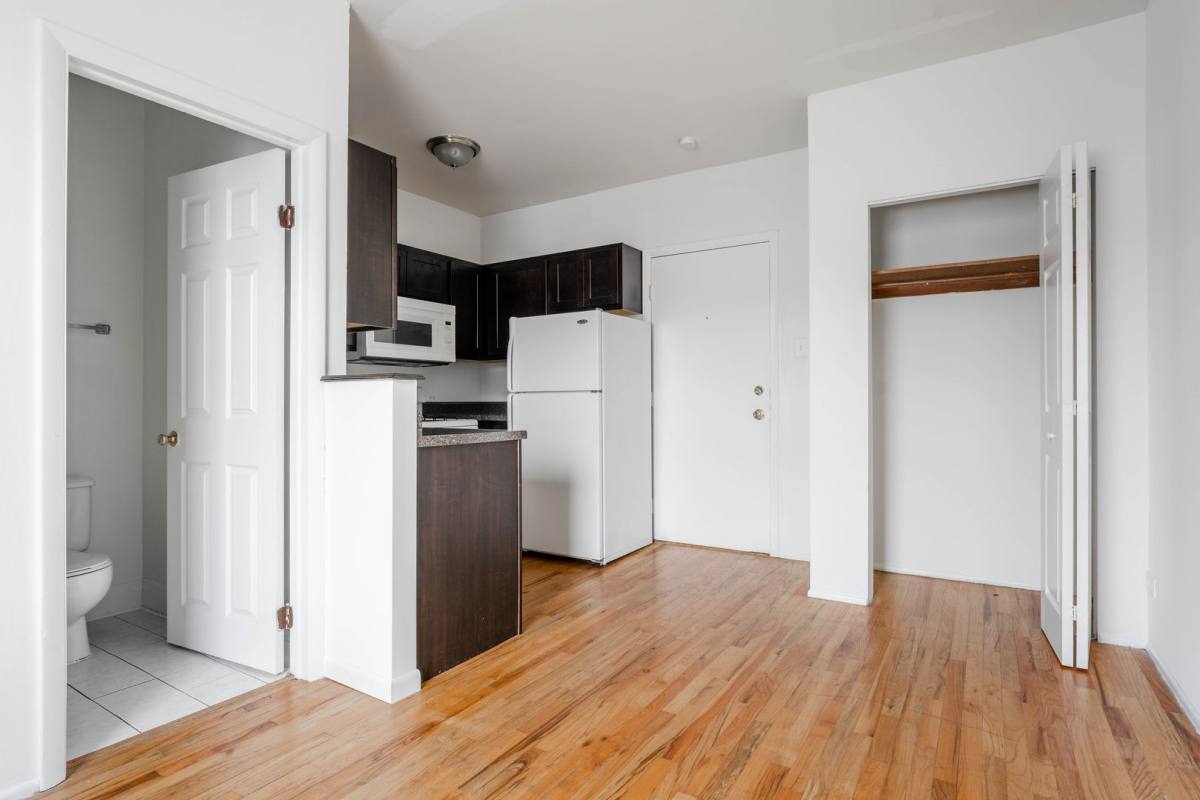 Apartment for rent at 4615 N Malden St, Chicago, IL 60640