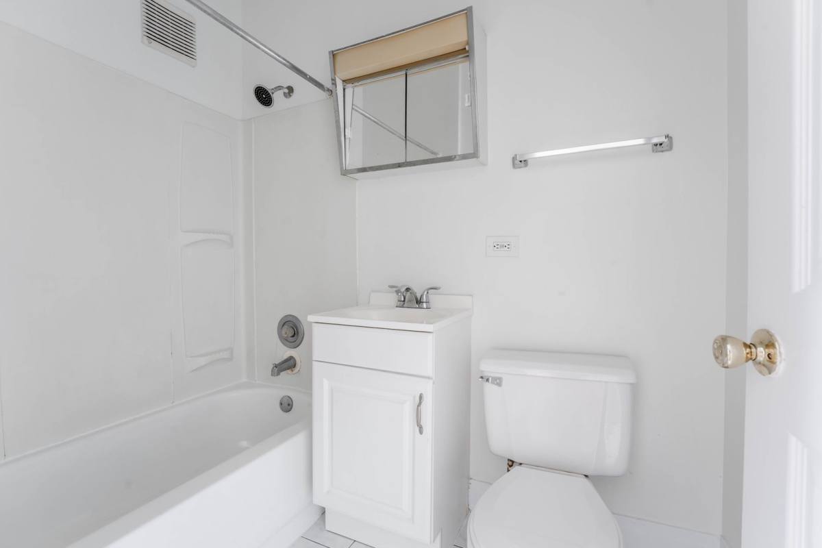 Apartment for rent at 4615 N Malden St, Chicago, IL 60640