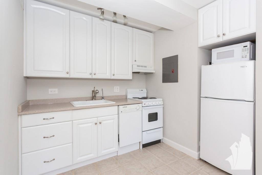 Apartment for rent at 445 W Wellington #7D, Chicago, IL 60657