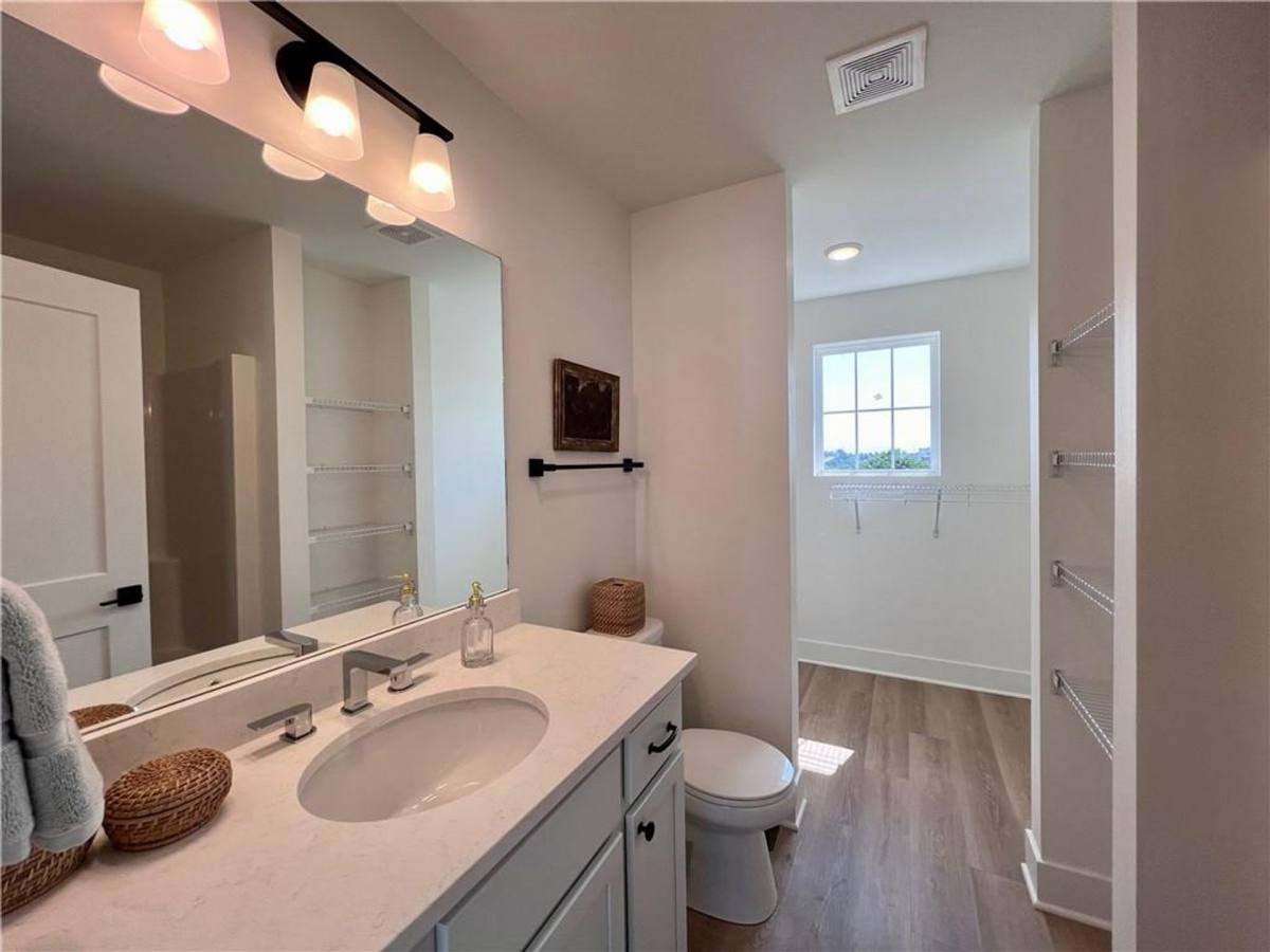 Townhouse for rent at 4400 154th St, Urbandale, IA 50323