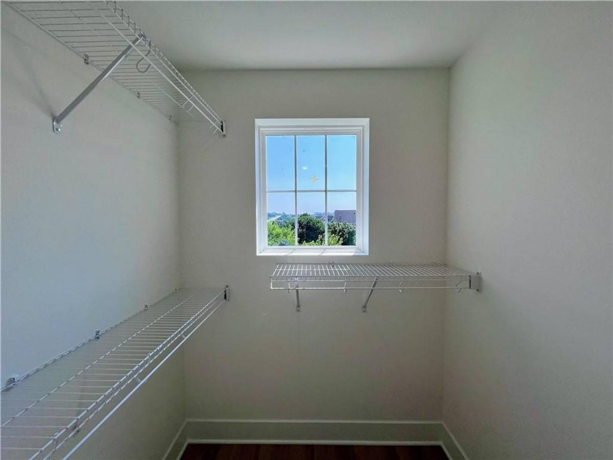 Townhouse for rent at 4400 154th St, Urbandale, IA 50323