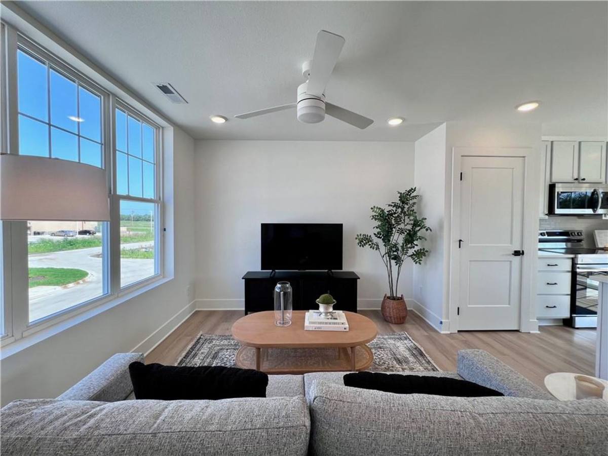 Townhouse for rent at 4400 154th St, Urbandale, IA 50323