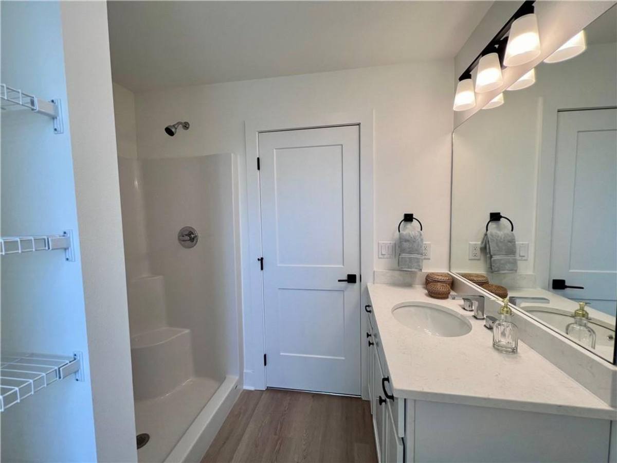 Townhouse for rent at 4400 154th St, Urbandale, IA 50323