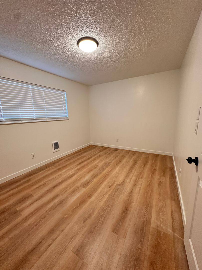 Apartment for rent at 1615 E 10th St, The Dalles, OR 97058