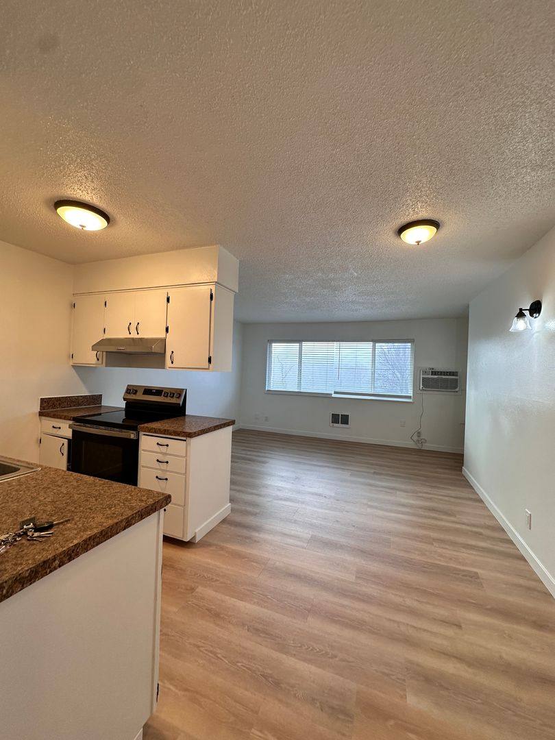 Apartment for rent at 1615 E 10th St, The Dalles, OR 97058