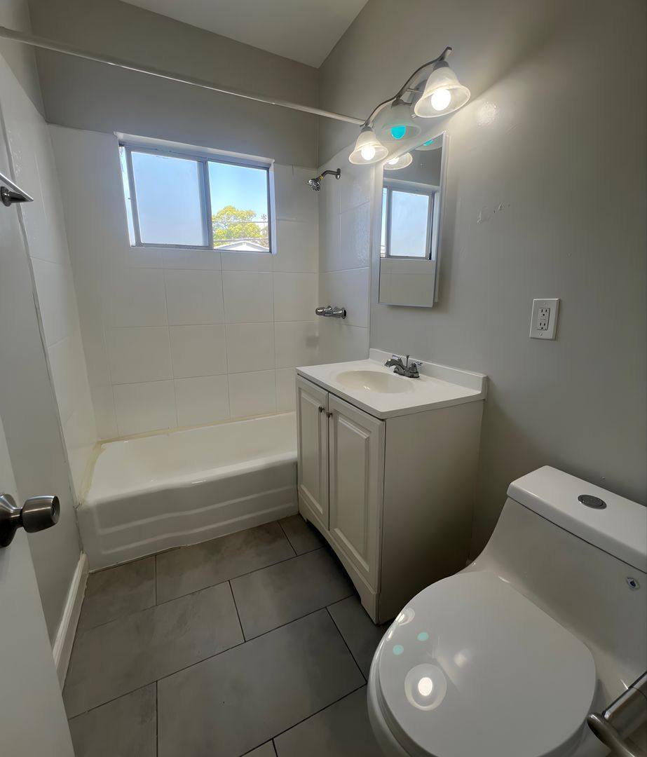 Apartment for rent at 1554 E 21st St, Los Angeles, CA 90011