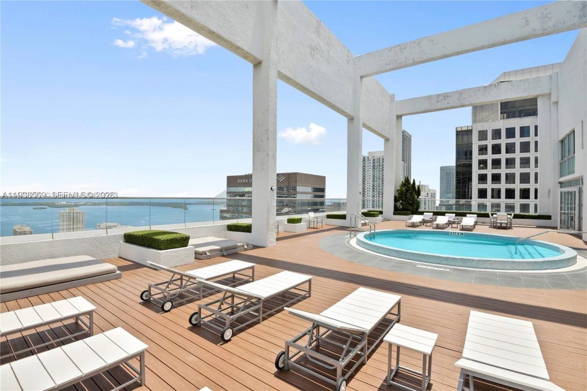 Apartment for rent at 500 Brickell Ave #1406, Miami, FL 33131