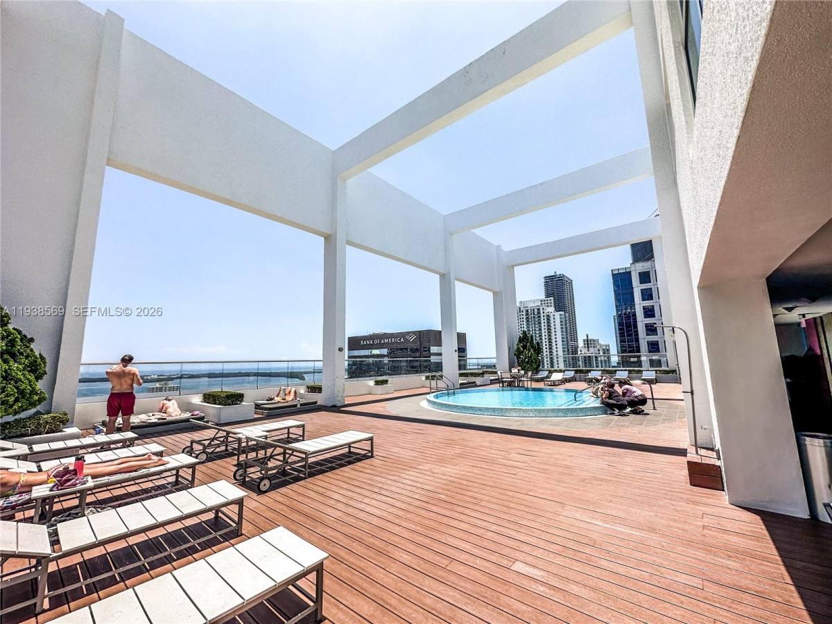 Apartment for rent at 500 Brickell Ave #1406, Miami, FL 33131