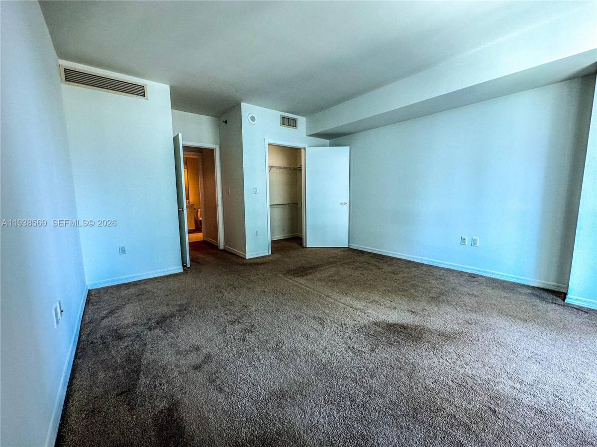 Apartment for rent at 500 Brickell Ave #1406, Miami, FL 33131