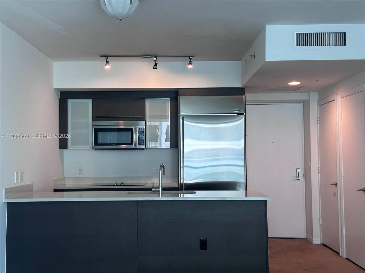 Apartment for rent at 500 Brickell Ave #1406, Miami, FL 33131