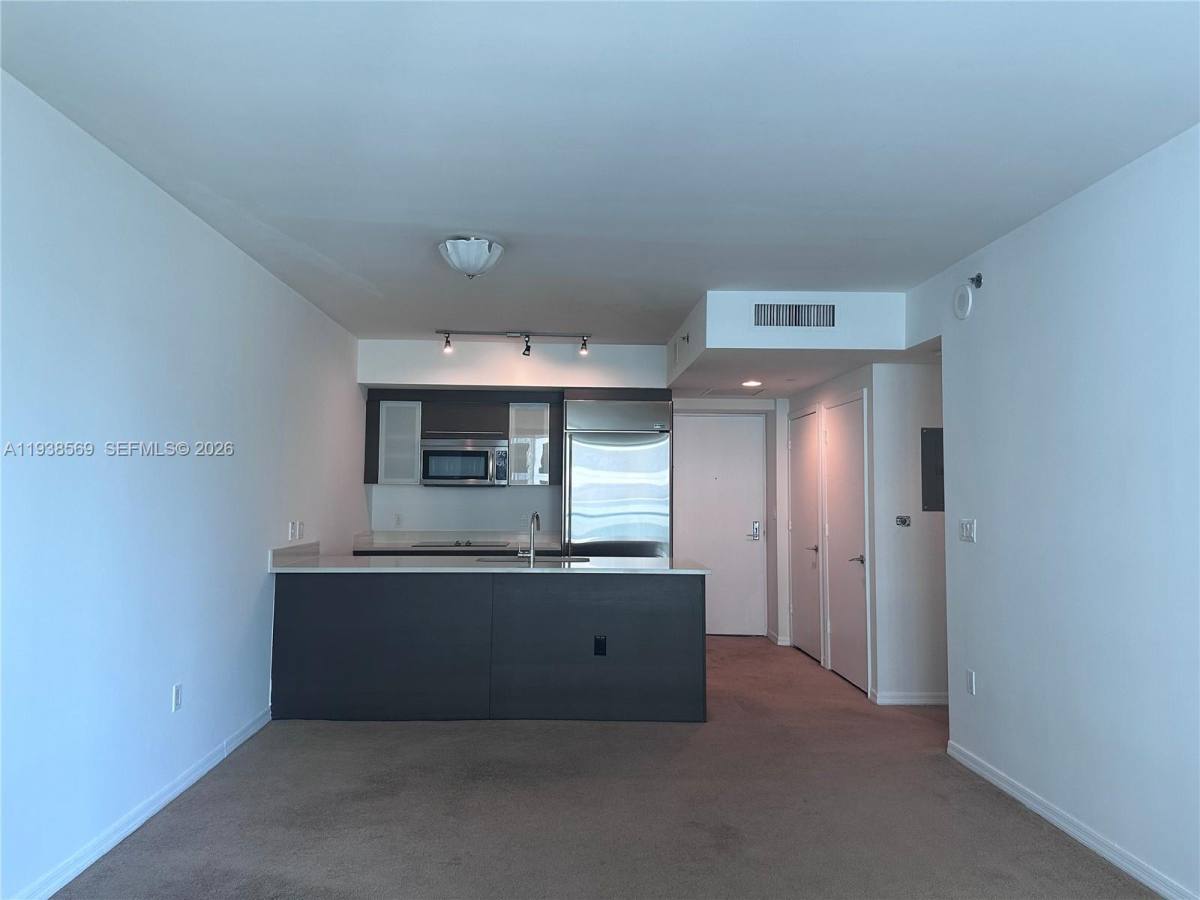 Apartment for rent at 500 Brickell Ave #1406, Miami, FL 33131