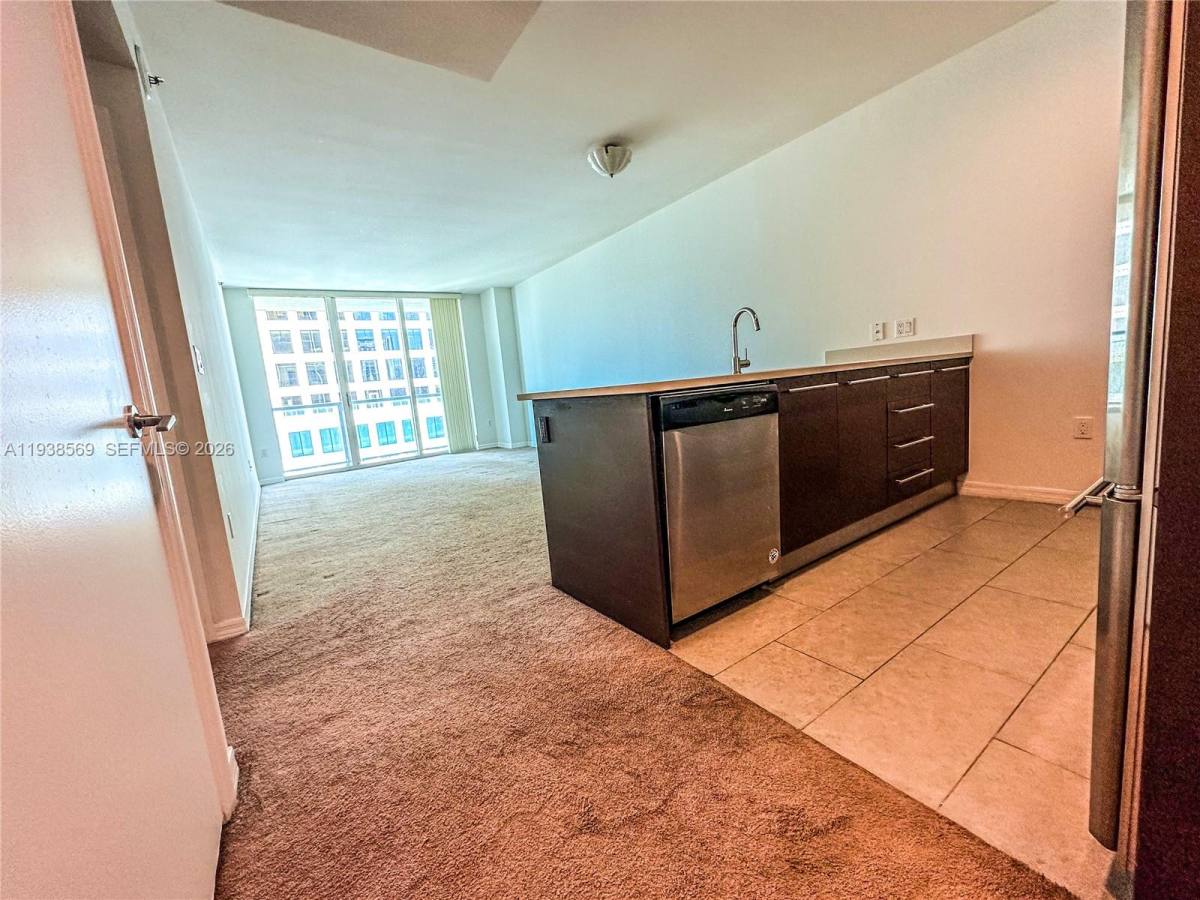 Apartment for rent at 500 Brickell Ave #1406, Miami, FL 33131