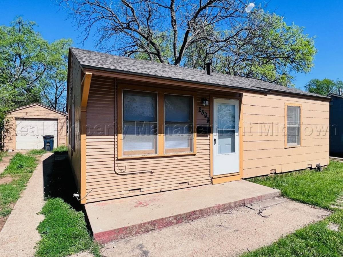 House for rent at 2509 Spiller St, Fort Worth, TX 76105