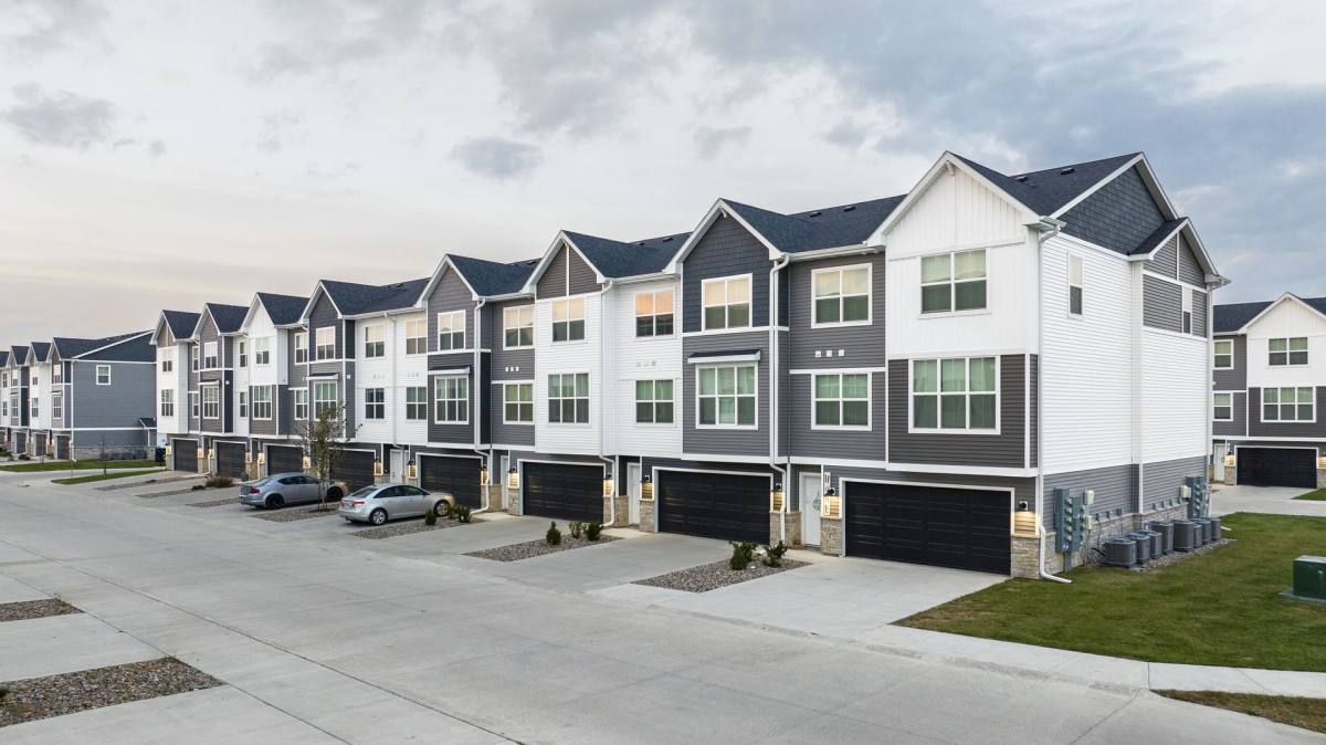 Townhouse for rent at 3305 NW Cameo Lane, Ankeny, IA 50023