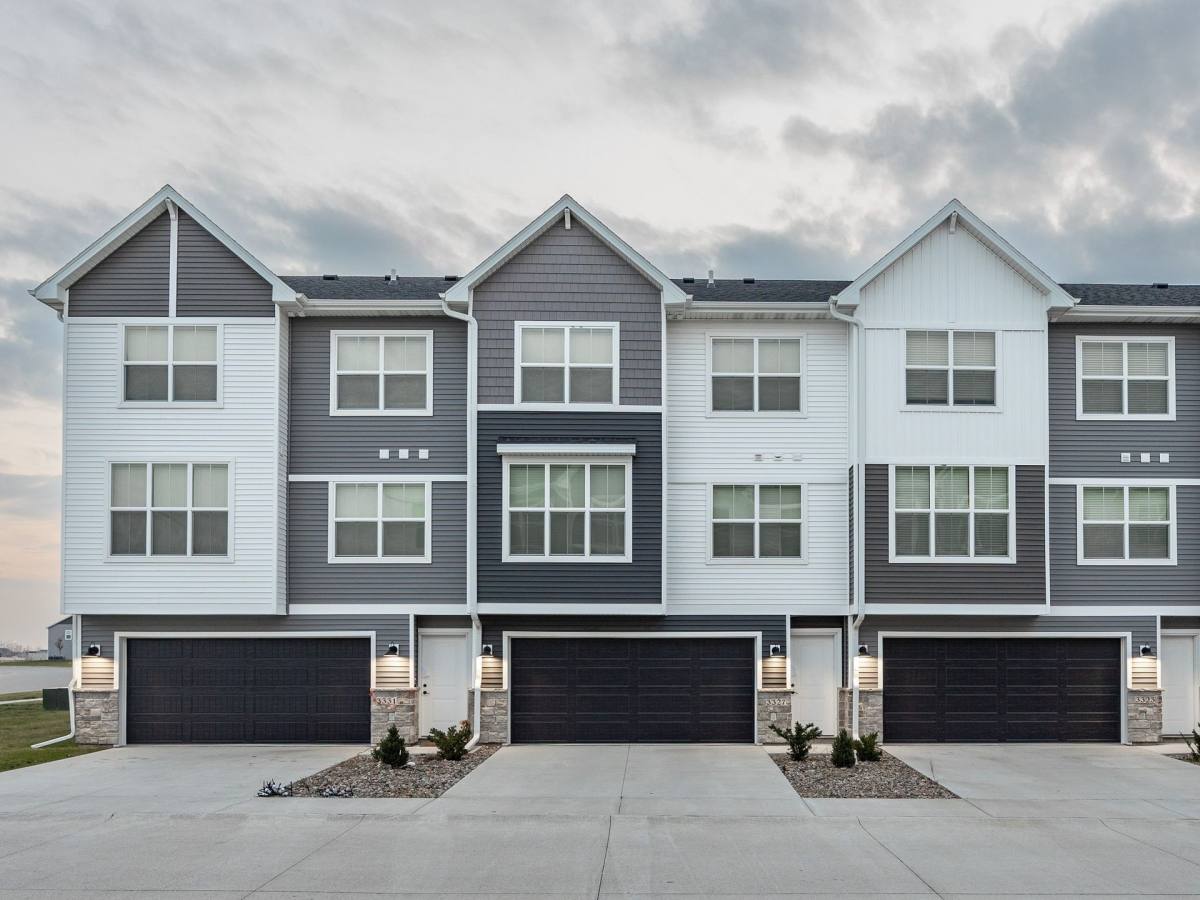 Townhouse for rent at 3305 NW Cameo Lane, Ankeny, IA 50023