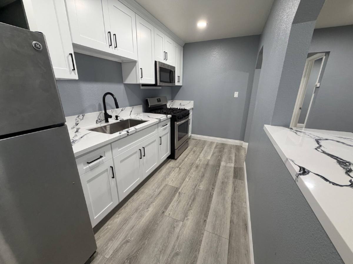 Apartment for rent at 219 E 76th St, Los Angeles, CA 90003