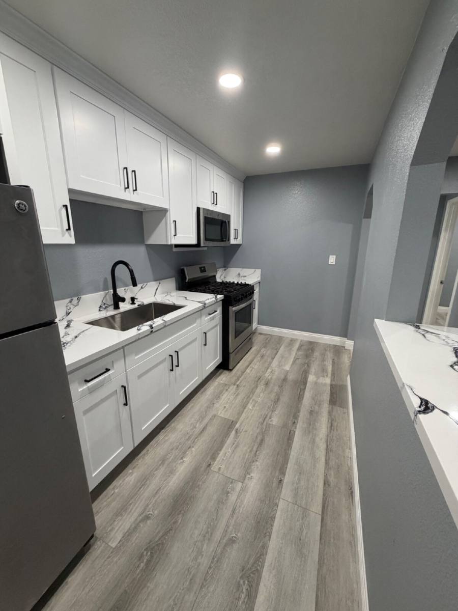 Apartment for rent at 219 E 76th St, Los Angeles, CA 90003
