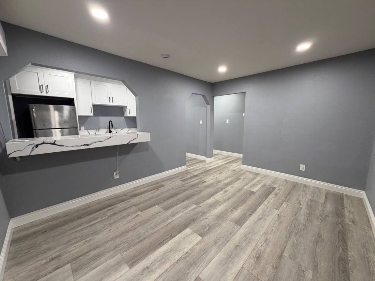 Apartment for rent at 219 E 76th St, Los Angeles, CA 90003