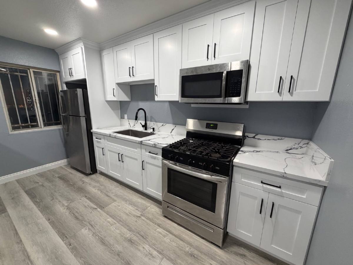 Apartment for rent at 219 E 76th St, Los Angeles, CA 90003