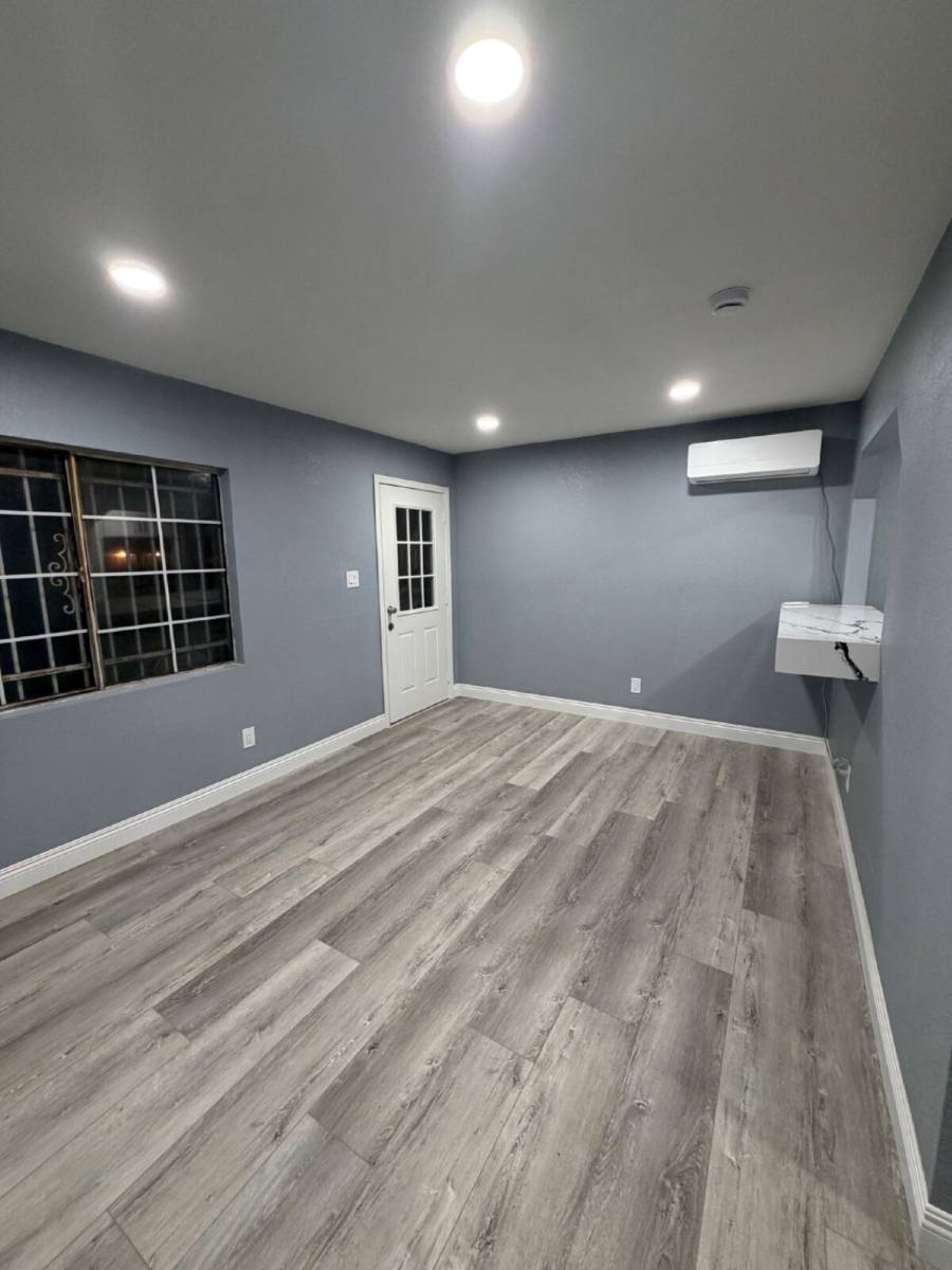 Apartment for rent at 219 E 76th St, Los Angeles, CA 90003