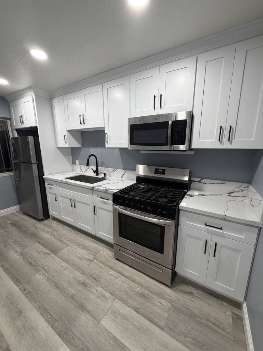 Apartment for rent at 219 E 76th St, Los Angeles, CA 90003
