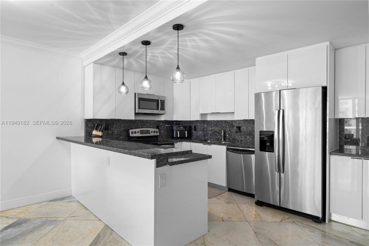 Apartment for rent at 19380 Collins Ave #901, North Miami Beach, FL 33160