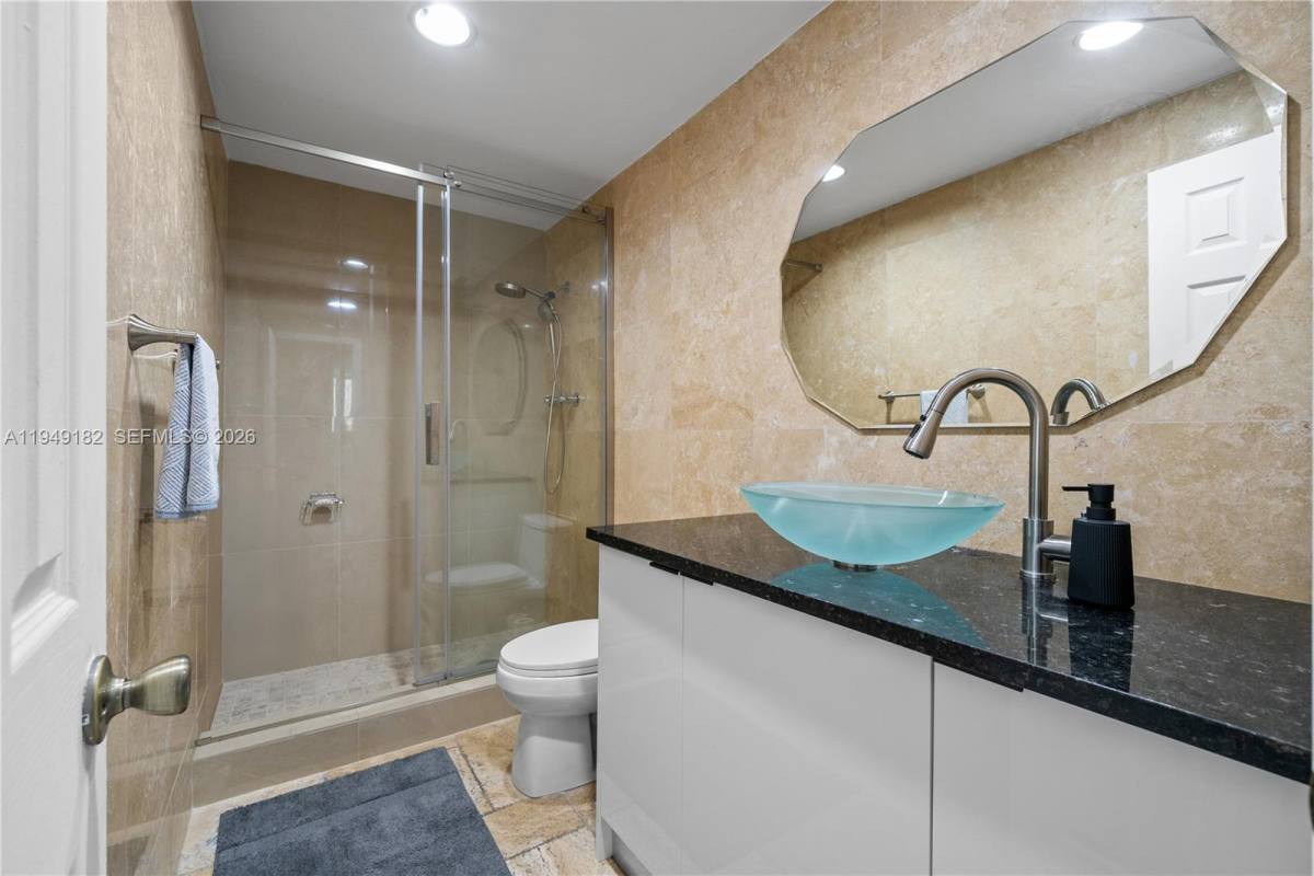 Apartment for rent at 19380 Collins Ave #901, North Miami Beach, FL 33160