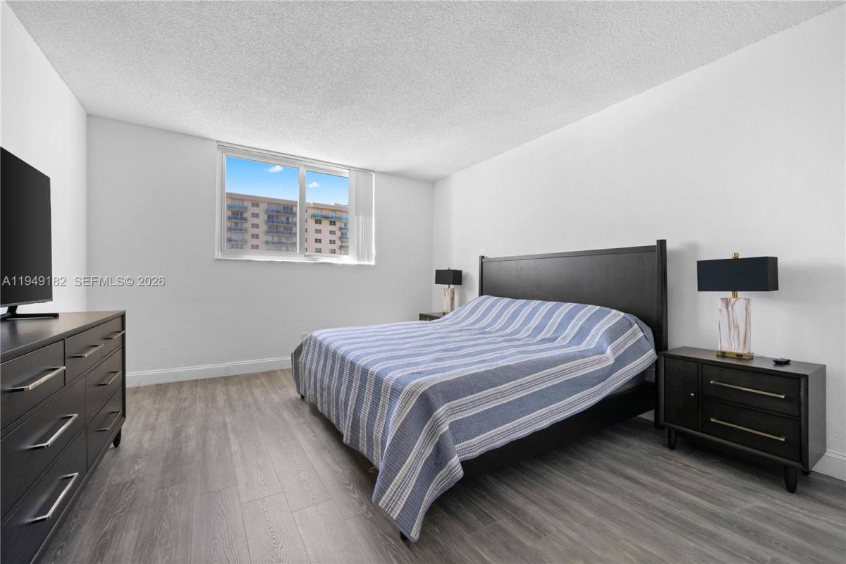 Apartment for rent at 19380 Collins Ave #901, North Miami Beach, FL 33160