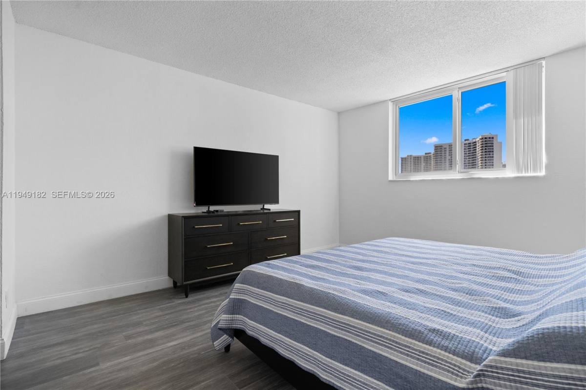 Apartment for rent at 19380 Collins Ave #901, North Miami Beach, FL 33160