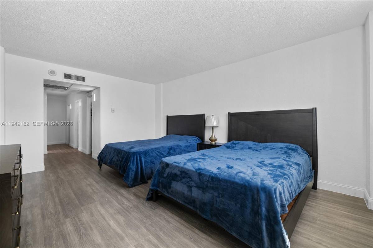 Apartment for rent at 19380 Collins Ave #901, North Miami Beach, FL 33160