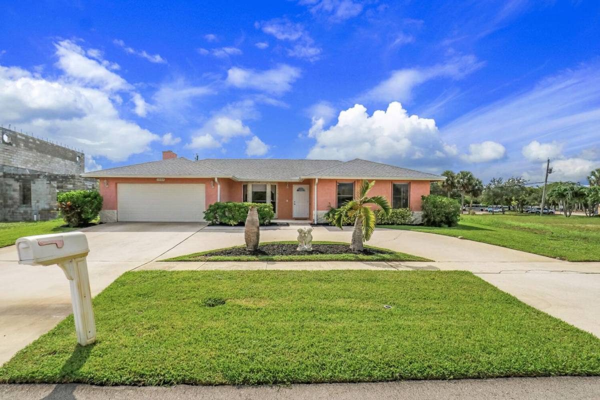 House for rent at 1334 N Mangonia Dr, West Palm Beach, FL 33401