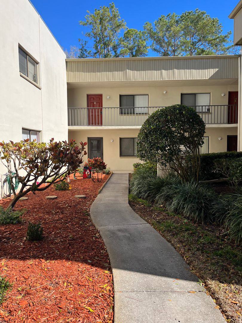 Condo for rent at 3300 Fox Chase Circle N, Palm Harbor, FL 34683