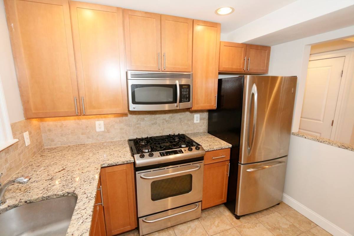 Apartment for rent at 1901-03 Lincoln Rd NE, Washington, DC 20002