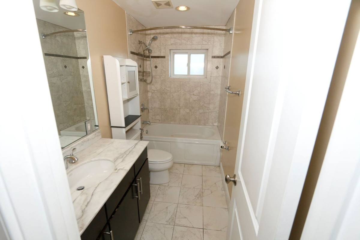Apartment for rent at 1901-03 Lincoln Rd NE, Washington, DC 20002
