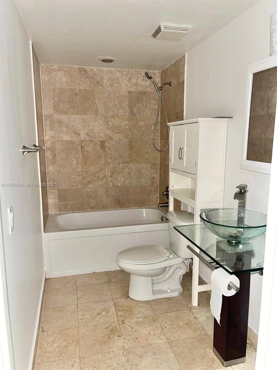 Apartment for rent at 350 S Miami Ave #2814, Miami, FL 33130