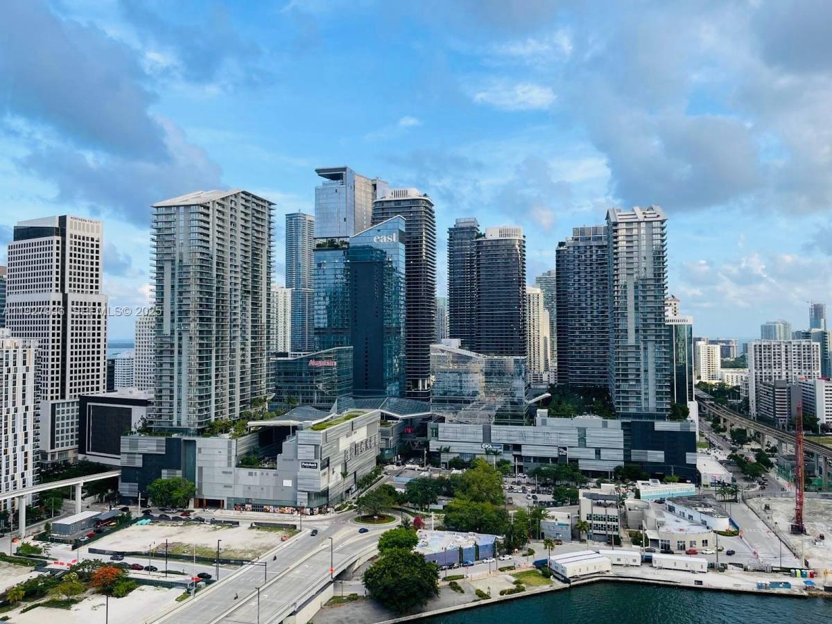 Apartment for rent at 350 S Miami Ave #2814, Miami, FL 33130