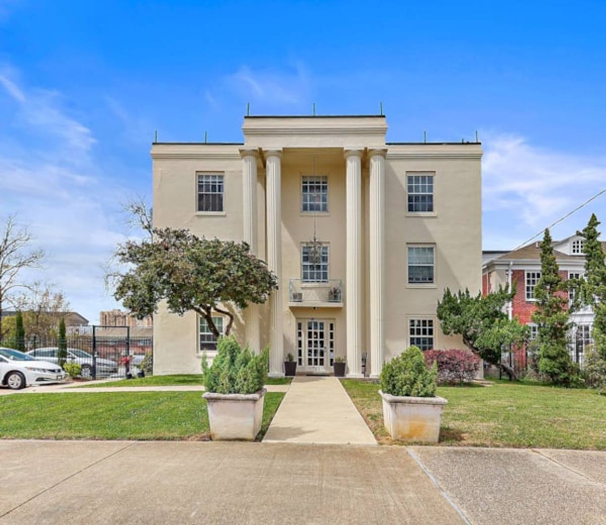 Apartment for rent at 721 N State St, Jackson, MS 39202