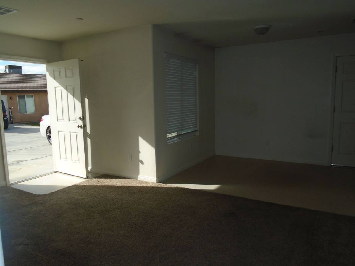 Apartment for rent at 616 W Day Ave, Bakersfield, CA 93308