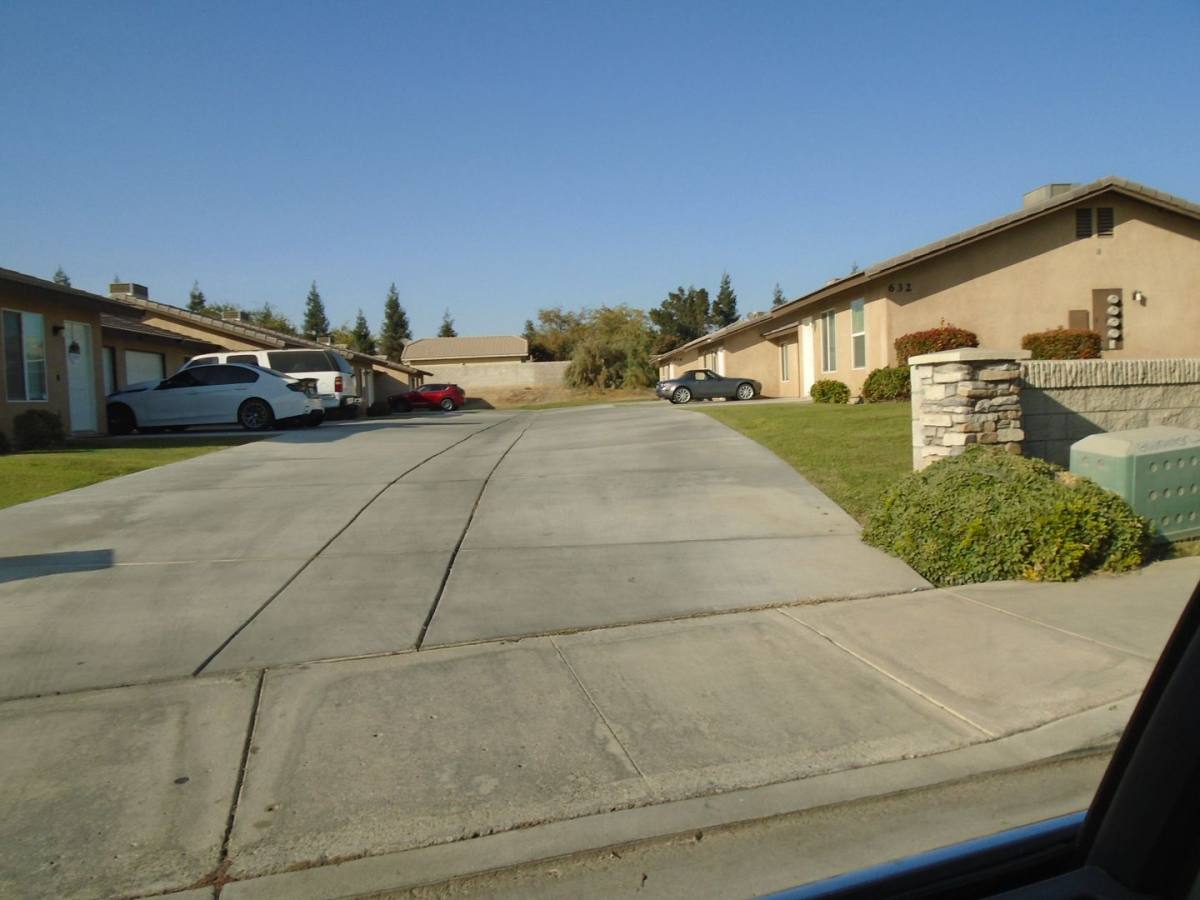 Apartment for rent at 616 W Day Ave, Bakersfield, CA 93308