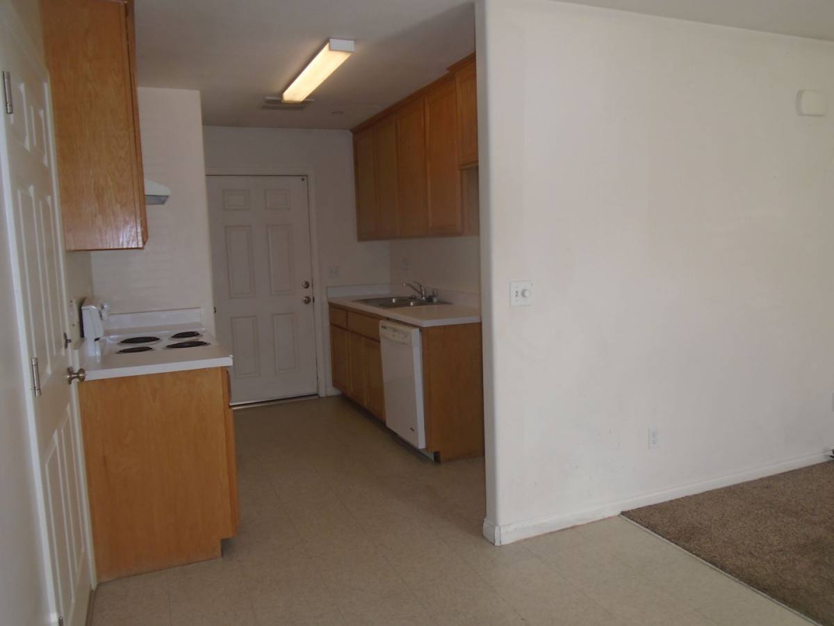 Apartment for rent at 616 W Day Ave, Bakersfield, CA 93308