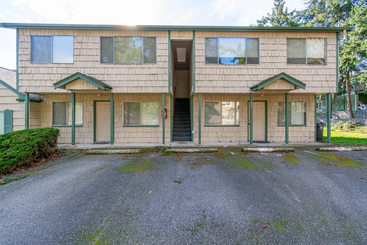 Apartment for rent at 865 N Oak Harbor St, Oak Harbor, WA 98277