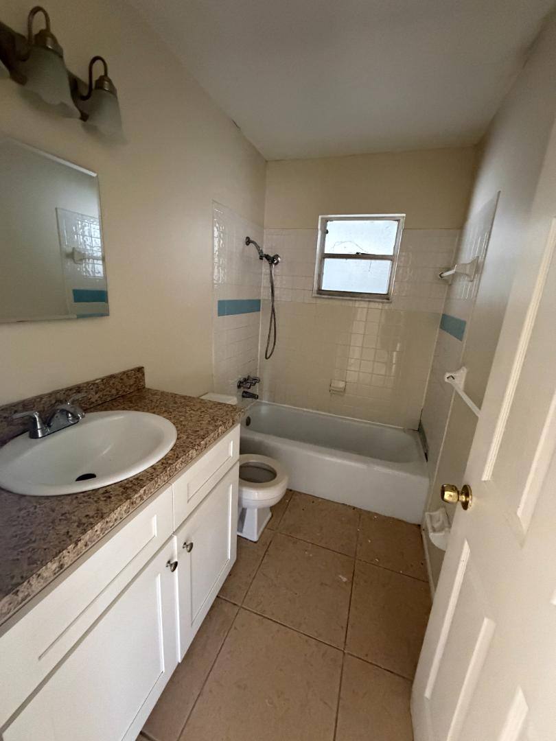 Apartment for rent at 912 60th Ave Terrace W #914 A, Bradenton, FL 34207