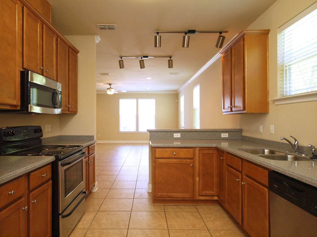 Townhouse for rent at 1520-2 High Rd, Tallahassee, FL 32304