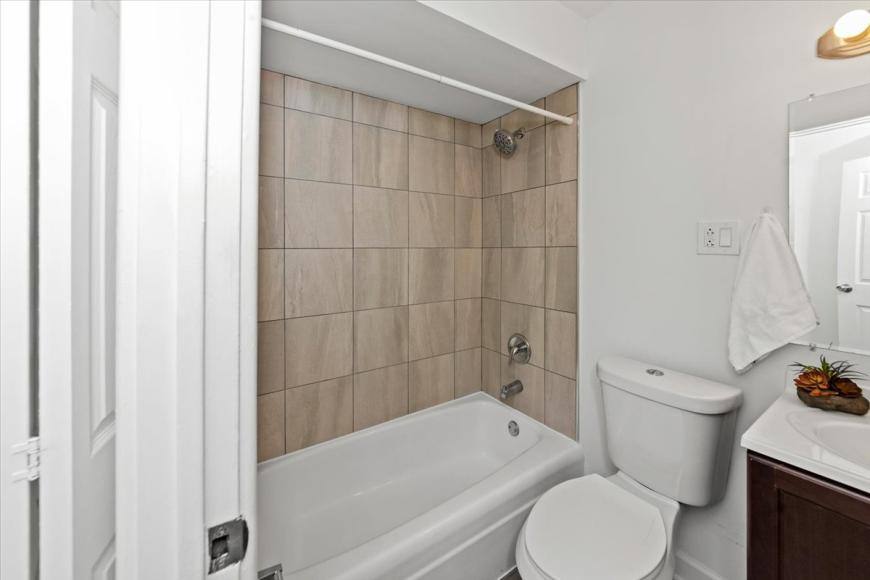 Apartment for rent at 6211 N Kenmore, Chicago, IL 60660