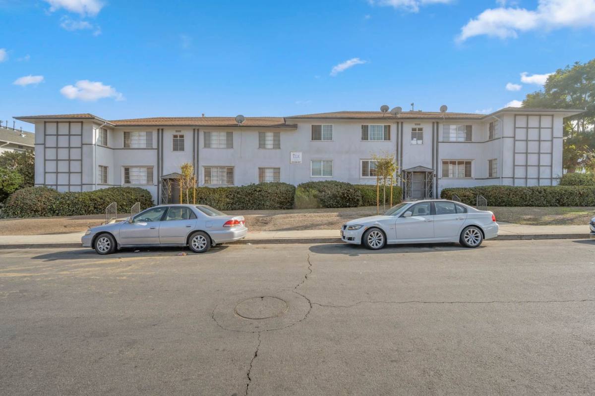 Apartment for rent at 4026-4050 W Blvd, Los Angeles, CA 90008