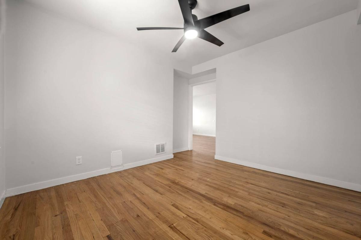 Apartment for rent at 4026-4050 W Blvd, Los Angeles, CA 90008